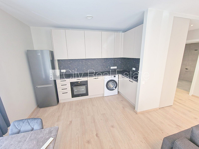 Фасадный дом, реновированный дом, закрытый двор, территория обнесена забором, Рига - изображение 6