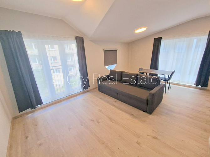 Фасадный дом, реновированный дом, закрытый двор, территория обнесена забором, Рига - изображение 12