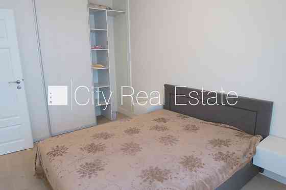 Новостройка, фасадный дом, благоустроенный озеленённый двор, закрытый двор, Рига