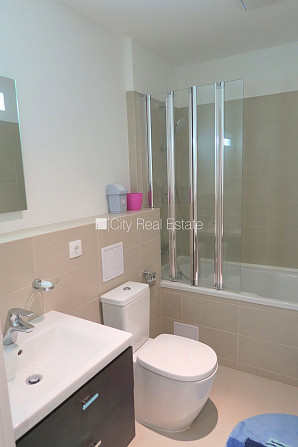 Новостройка, фасадный дом, благоустроенный озеленённый двор, закрытый двор, Рига - изображение 9