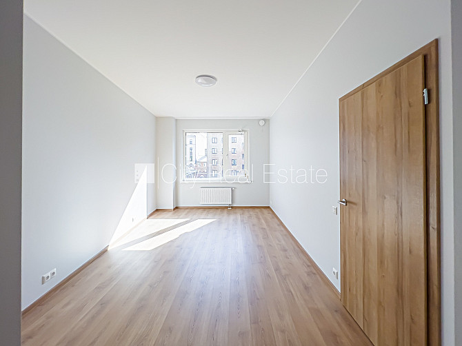 Фасадный дом, реновированный дом, вход с улицы, лестничная клетка после Рига - изображение 9