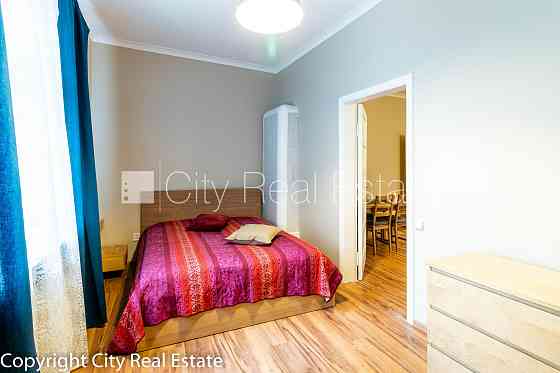 Дом во дворе, закрытый двор, вход со двора, окна выходят во двор, количество спален Рига