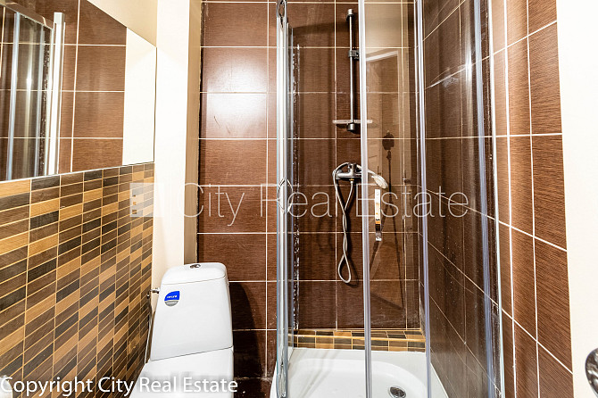 Дом во дворе, закрытый двор, вход со двора, окна выходят во двор, количество спален Рига - изображение 12