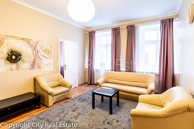 Дом во дворе, закрытый двор, вход со двора, окна выходят во двор, количество спален Рига - изображение 3