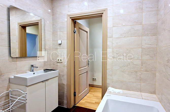 Новостройка, благоустроенный озеленённый двор, въездные ворота оснащены Юрмала - изображение 13