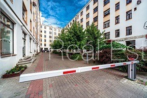 Pagalma ēka, renovēta māja, labiekārtots apzaļumots pagalms, iespēja nomāt autostāvvietu, Rīga - foto 11