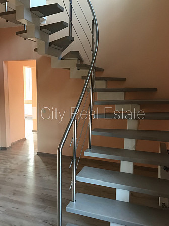 Таунхаус, благоустроенный озеленённый двор, закрытый двор, территория обнесена Юрмала - изображение 11