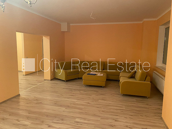 Таунхаус, благоустроенный озеленённый двор, закрытый двор, территория обнесена Юрмала - изображение 4