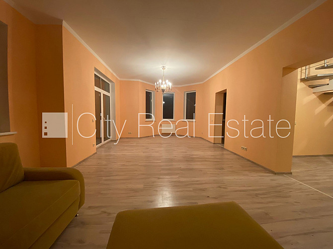 Таунхаус, благоустроенный озеленённый двор, закрытый двор, территория обнесена Юрмала - изображение 3