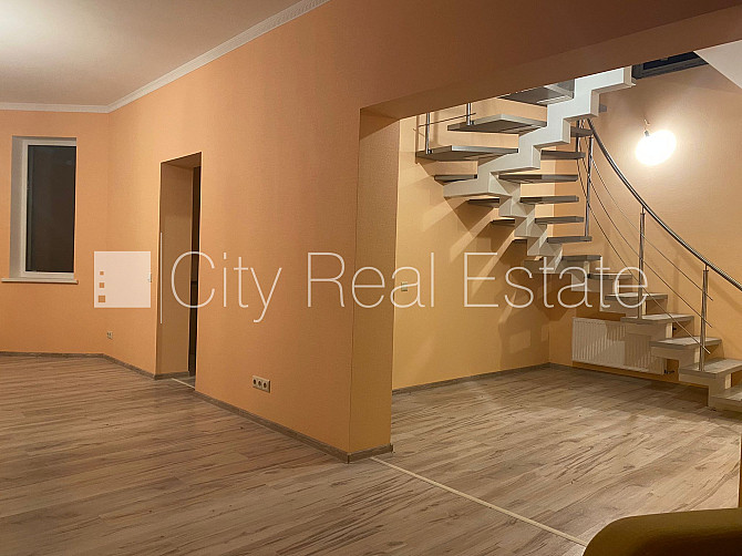 Таунхаус, благоустроенный озеленённый двор, закрытый двор, территория обнесена Юрмала - изображение 10