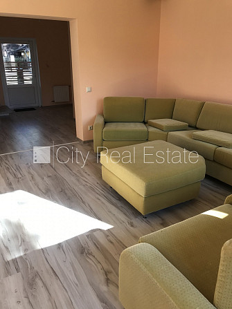 Таунхаус, благоустроенный озеленённый двор, закрытый двор, территория обнесена Юрмала - изображение 8