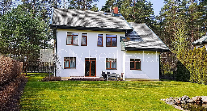 Privātmāja, fasāde ar dekoratīvo apmetumu, labiekārtots apzaļumots pagalms, garāža vienai Jūrmala - foto 1