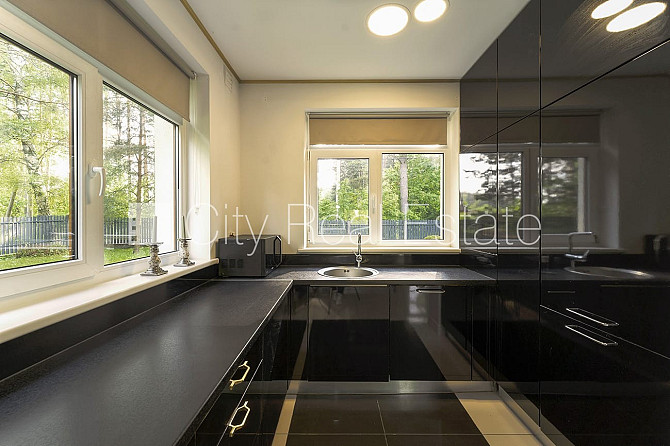 Privātmāja, fasāde ar dekoratīvo apmetumu, labiekārtots apzaļumots pagalms, garāža vienai Jūrmala - foto 8