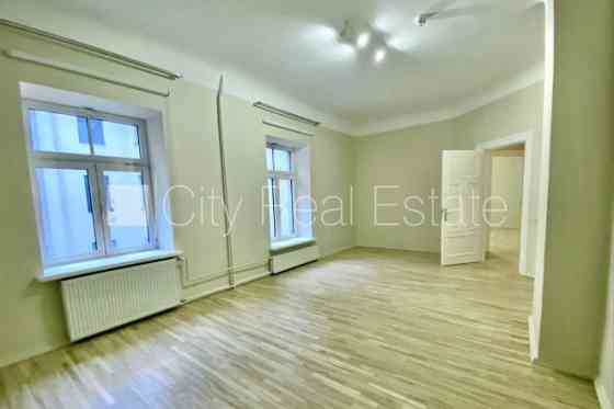 Здание во дворе, вход со двора, лифт, сауна, количество спален 3 шт., гостиная, Рига