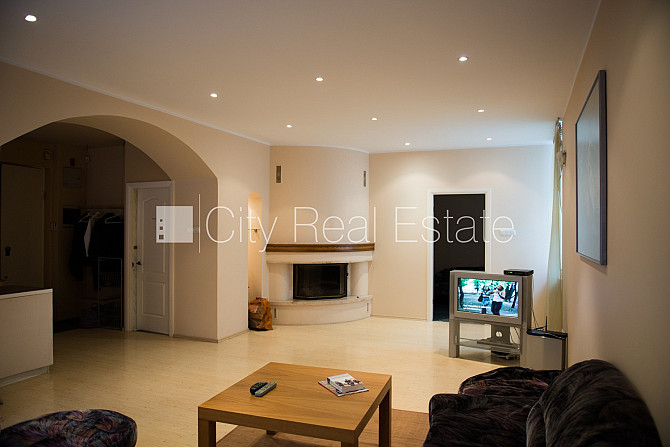 Мансарда, лифт, французский балкон, окна выходят во двор, изолированные комнаты, Рига - изображение 1