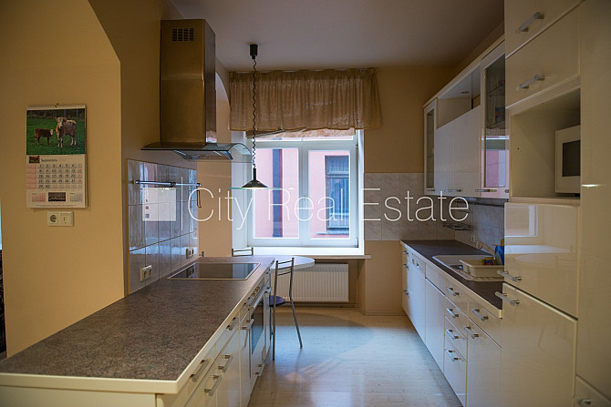 Мансарда, лифт, французский балкон, окна выходят во двор, изолированные комнаты, Рига - изображение 9