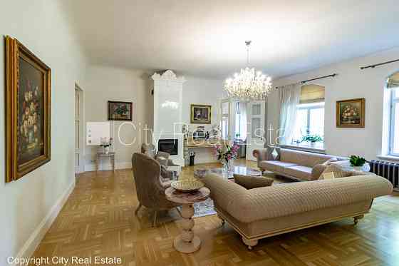 Фасадный дом, реновированный дом, кирпичные стены, вход с улицы и со двора, Rīga