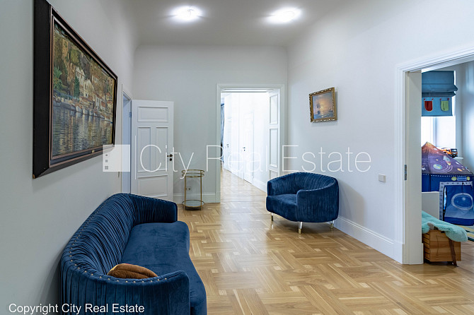 Fasādes māja, renovēta māja, ķieģeļu mūra sienas, ieeja no ielas un pagalma, guļamistabu Rīga - foto 14