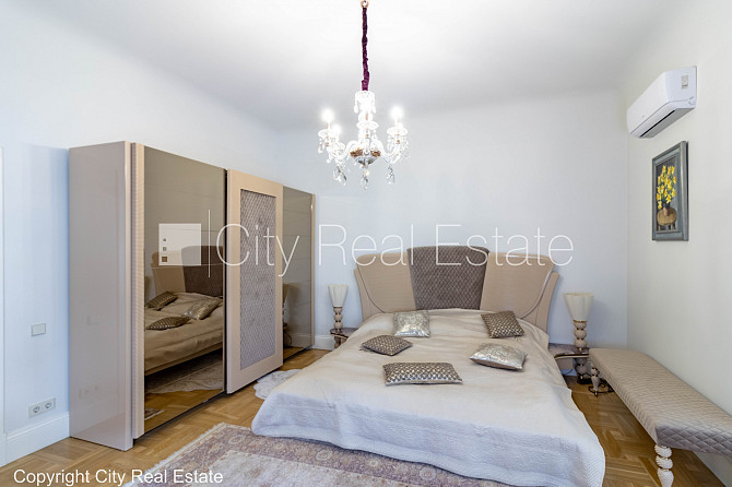 Fasādes māja, renovēta māja, ķieģeļu mūra sienas, ieeja no ielas un pagalma, guļamistabu Rīga - foto 18