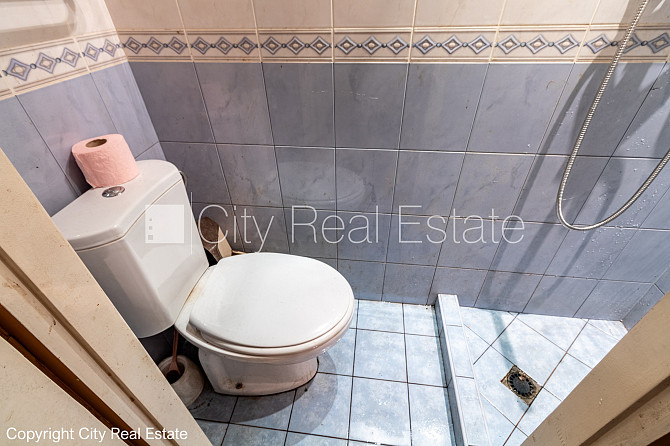 Здание во дворе, закрытая территория, территория обнесена железным забором, Рига - изображение 16