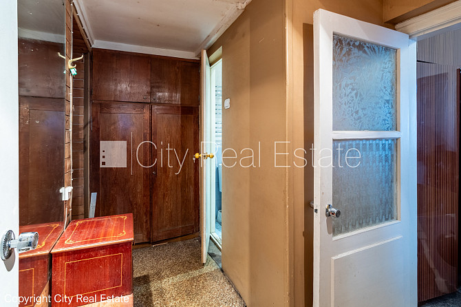 Здание во дворе, закрытая территория, территория обнесена железным забором, Рига - изображение 15