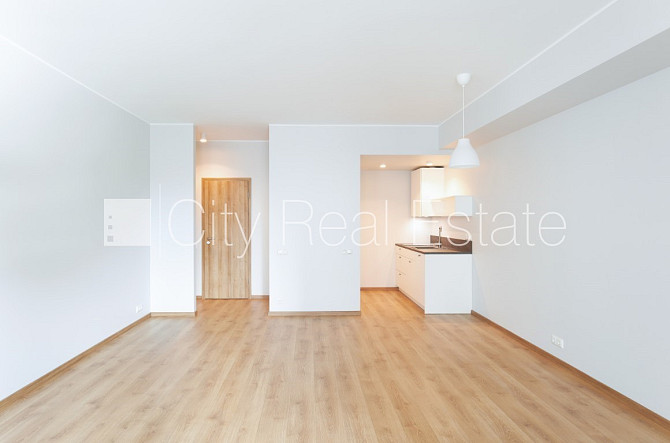 Jaunceltne, labiekārtots apzaļumots pagalms, slēgts pagalms, iespēja nomāt pazemes Rīga - foto 1