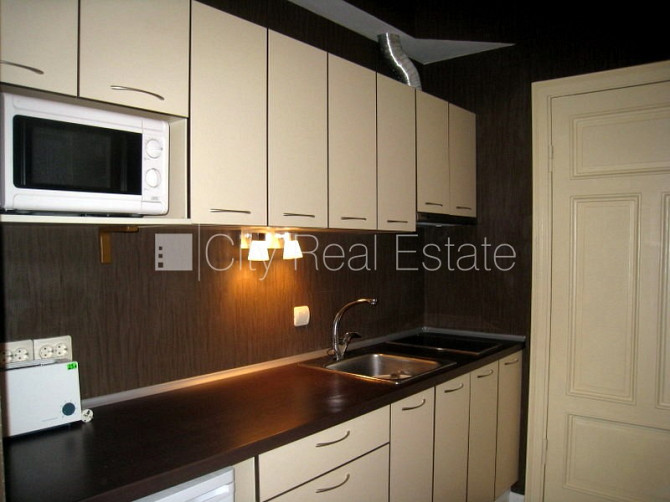 Фасадный дом, реновированный дом, вход с улицы, лифт, лестничная клетка после Рига - изображение 3