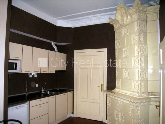 Фасадный дом, реновированный дом, вход с улицы, лифт, лестничная клетка после Рига - изображение 1