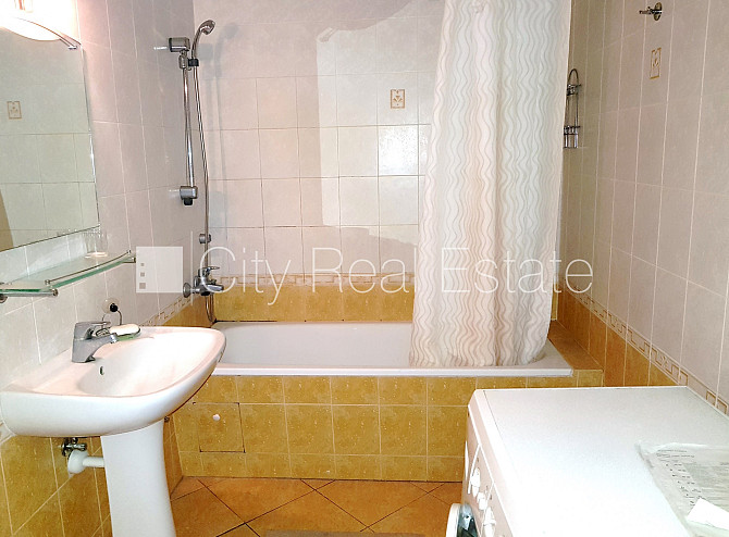 Дом во дворе, реновированный дом, благоустроенный озеленённый двор, закрытый Рига - изображение 12