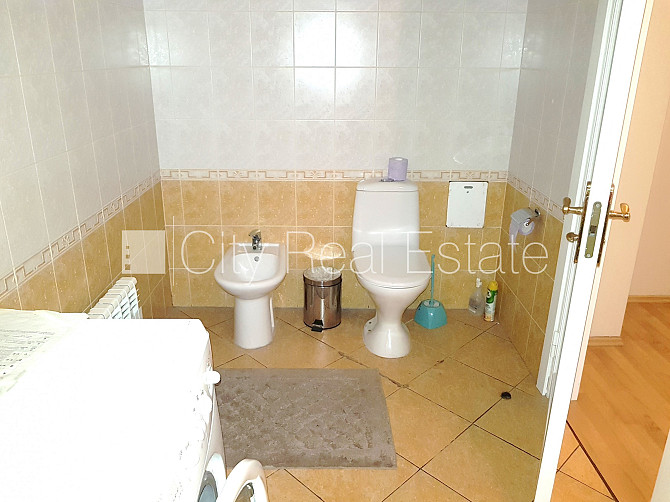 Дом во дворе, реновированный дом, благоустроенный озеленённый двор, закрытый Рига - изображение 13