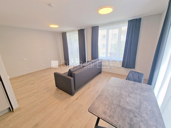 Фасадный дом, реновированный дом, закрытый двор, территория обнесена забором, Рига - изображение 15