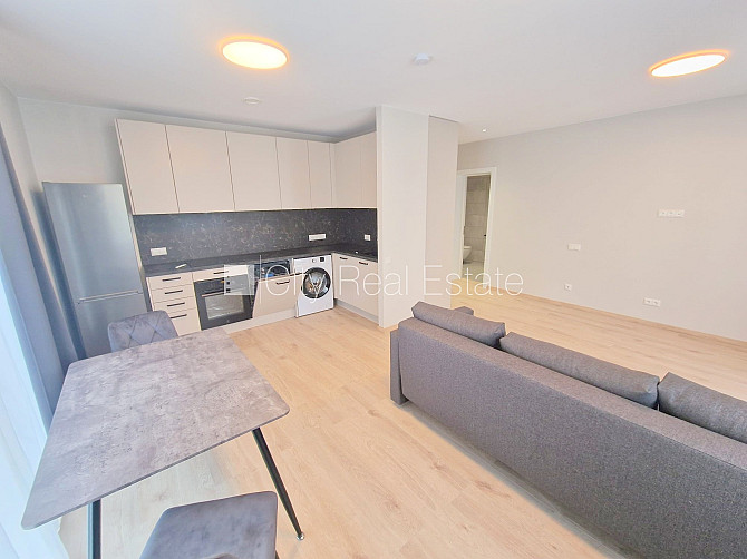 Фасадный дом, реновированный дом, закрытый двор, территория обнесена забором, Рига - изображение 1