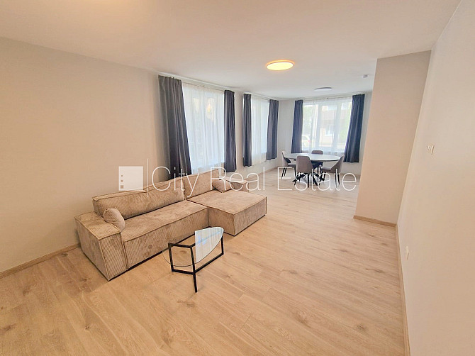 Фасадный дом, реновированный дом, закрытый двор, территория обнесена забором, Рига - изображение 5