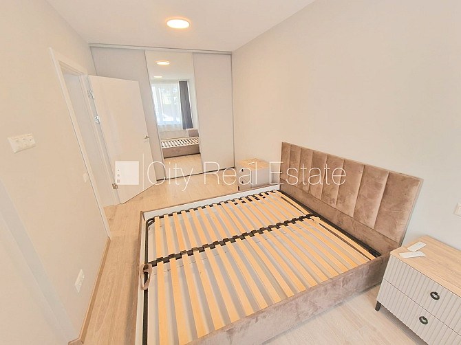 Фасадный дом, реновированный дом, закрытый двор, территория обнесена забором, Рига - изображение 8