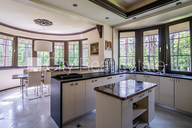 Частный дом, благоустроенный озеленённый двор, въездные ворота оснащены Юрмала - изображение 9