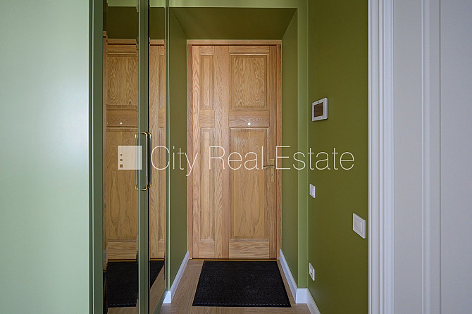 Фасадный дом, благоустроенная озеленённая территория, место для машины, вход со Рига - изображение 7