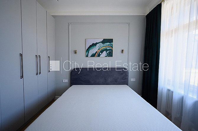 Фасадный дом, благоустроенная озеленённая территория, место для машины, вход со Рига - изображение 6