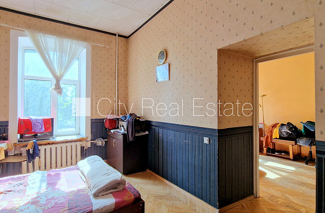 Fasādes māja, ieeja no pagalma, kāpņu telpa pēc kosmētiskā remonta, logi vērsti mājas Rīga - foto 6