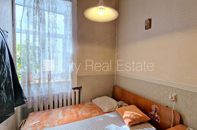 Fasādes māja, ieeja no pagalma, kāpņu telpa pēc kosmētiskā remonta, logi vērsti mājas Rīga - foto 17