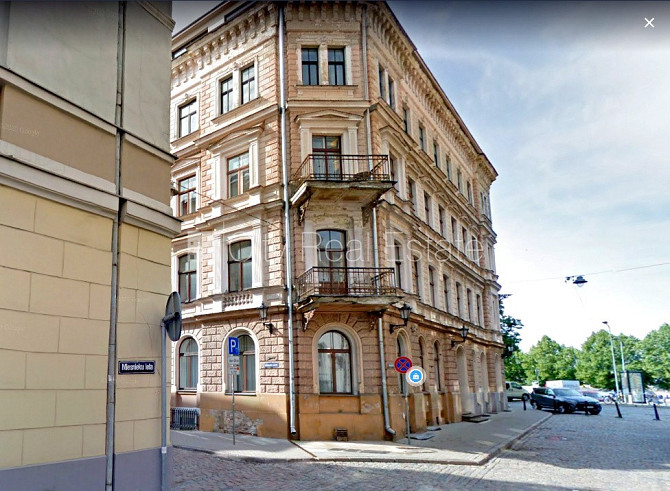 Fasādes māja, ieeja no pagalma, kāpņu telpa pēc kosmētiskā remonta, logi vērsti mājas Rīga - foto 20