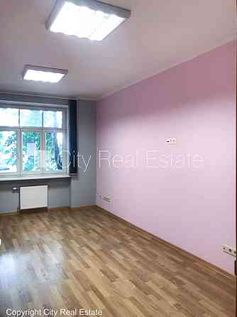 Дом во дворе, изолированные комнаты 2 шт., газовое отопление, совмещённый санузел, Рига