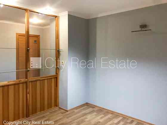 Дом во дворе, изолированные комнаты 2 шт., газовое отопление, совмещённый санузел, Рига