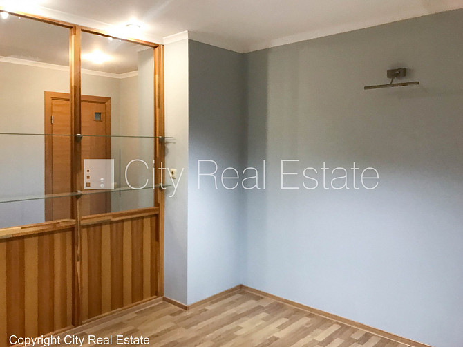 Pagalma māja, istabas izolētas 2 gab., gāzes apkure, sanitārais mezgls apvienots, iebūvēta Rīga - foto 3