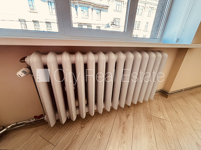 Земля в собственности, фасадный дом, закрытый двор, территория обнесена забором, Рига - изображение 18