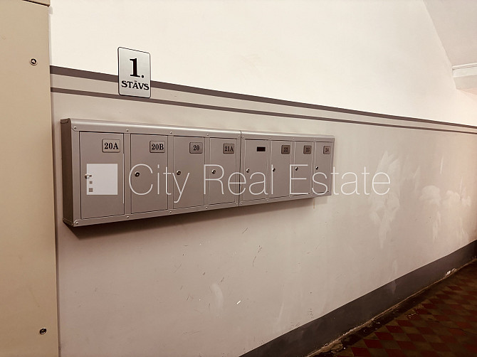 Земля в собственности, фасадный дом, закрытый двор, территория обнесена забором, Рига - изображение 19