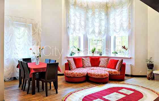 Частный дом, новостройка, благоустроенный озеленённый двор, территория обнесена Юрмала