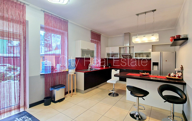 Privātmāja, jaunceltne, labiekārtots apzaļumots pagalms, iežogota teritorija, garāža vienai Jūrmala - foto 12