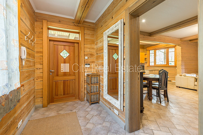 Дом во дворе, закрытый двор, вход с улицы, лестничная клетка после косметического Рига - изображение 9