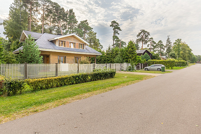 Дом во дворе, закрытый двор, вход с улицы, лестничная клетка после косметического Рига - изображение 12