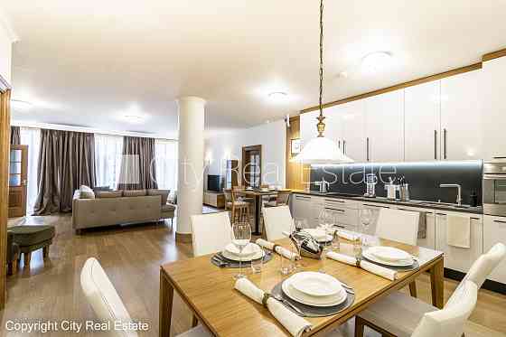 Дом во дворе, реновированный дом, количество квартир в здании 11 шт., закрытый двор, Рига